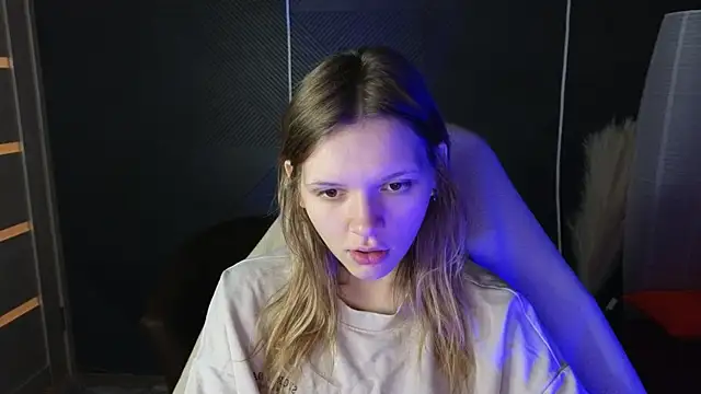 Snapshot of LitaBrom chatting on 09.28.25 LitaBrom online show from 09.28.25