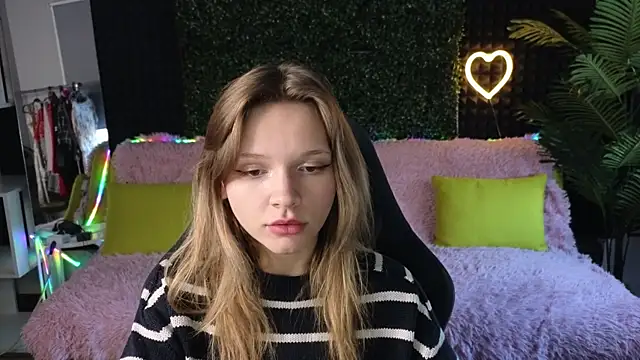 Snapshot of LitaBrom chatting on 10.01.25 LitaBrom online show from 10.01.25