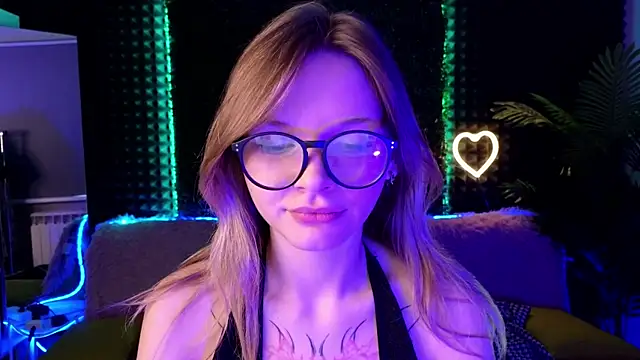 Snapshot of LitaBrom chatting on 10.07.25 LitaBrom online show from 10.07.25