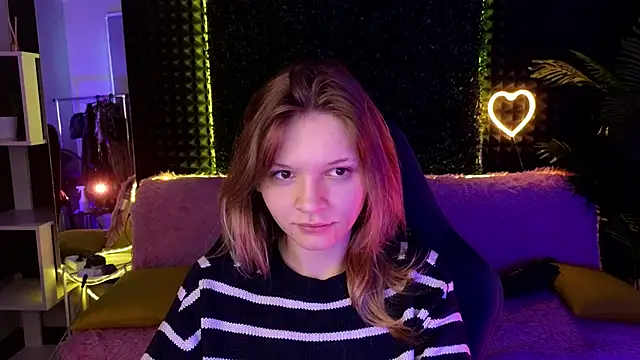 Snapshot of LitaBrom chatting on 10.11.25 LitaBrom online show from 10.11.25