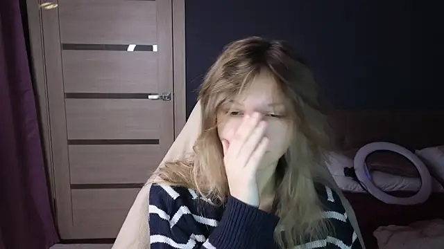 Snapshot of LitaBrom chatting on 10.14.25 LitaBrom online show from 10.14.25