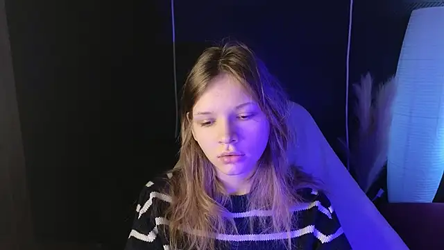 Snapshot of LitaBrom chatting on 10.15.25 LitaBrom online show from 10.15.25