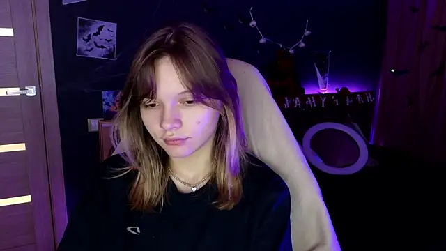 Snapshot of LitaBrom chatting on 10.24.25 LitaBrom online show from 10.24.25