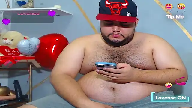 Snapshot of damian_chubby chatting on 09.24.25 damian chubby online show from 09.24.25