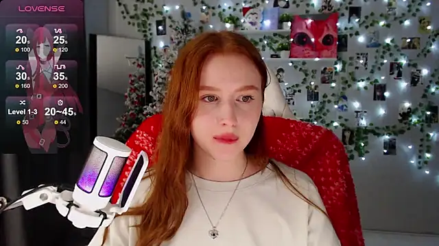 Snapshot of Meow_babe chatting on 12.12.24 Meow babe online show from 12.12.24