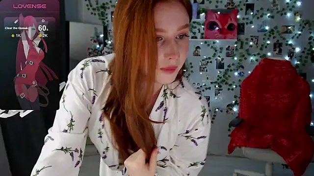 Snapshot of Meow_babe chatting on 12.25.24 Meow babe online show from 12.25.24