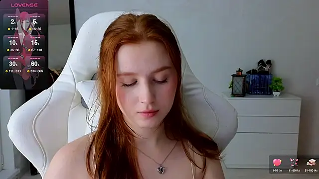 Snapshot of Meow_babe chatting on 01.11.25 Meow babe online show from 01.11.25