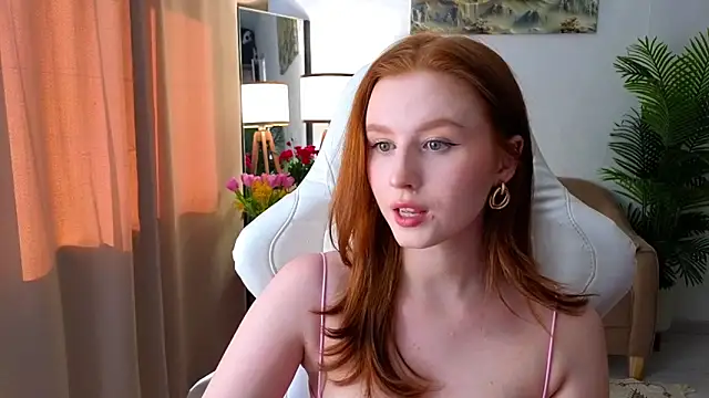 Snapshot of Meow_babe chatting on 03.08.25 Meow babe online show from 03.08.25