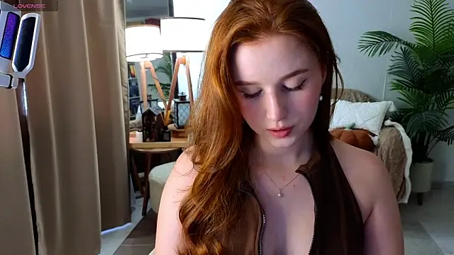 Snapshot of Meow_babe chatting on 09.12.25 Meow babe online show from 09.12.25