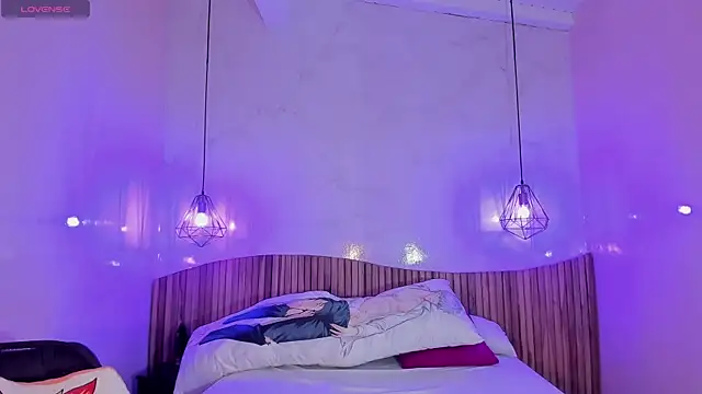 Snapshot of IamNayuta chatting on 01.08.25 IamNayuta online show from 01.08.25