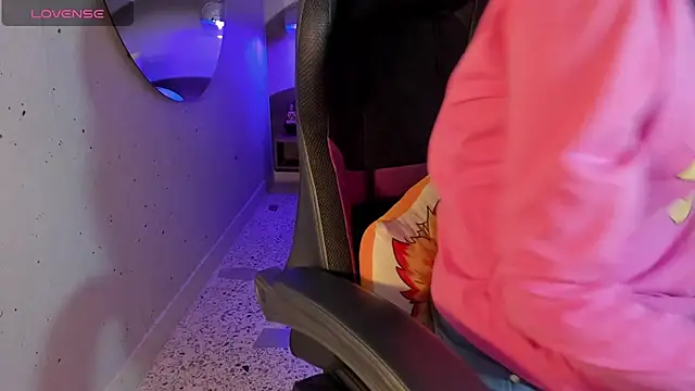 Snapshot of IamNayuta chatting on 09.12.25 IamNayuta online show from 09.12.25