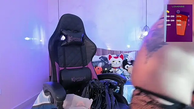 Snapshot of IamNayuta chatting on 10.04.25 IamNayuta online show from 10.04.25