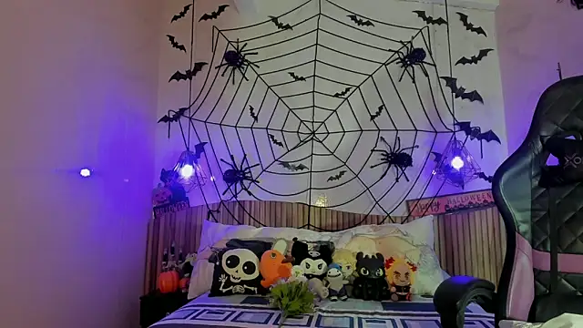 Snapshot of IamNayuta chatting on 10.24.25 IamNayuta online show from 10.24.25