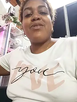 ELLA KELLY online show from 04.14.26