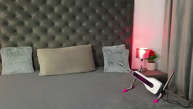 Snapshot of KrisNoir chatting on 10.11.25 KrisNoir online show from 10.11.25