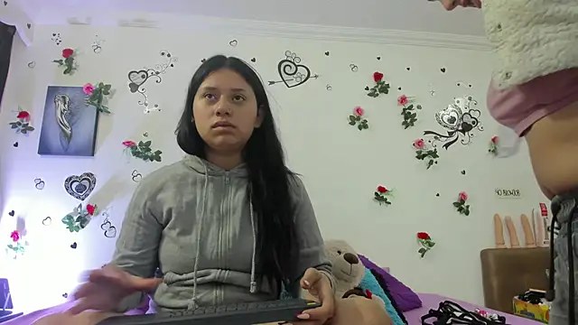 1lovelygirls online show from 12.13.24