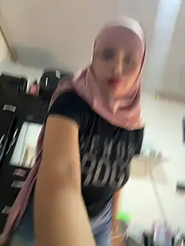 lalilamassu1 online show from 02.20.25