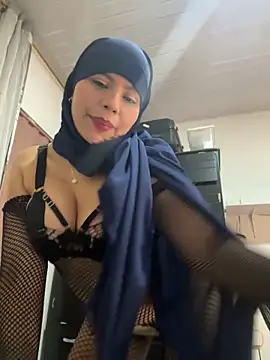 lalilamassu1 online show from 02.25.25