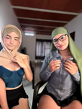 lalilamassu1 online show from 10.29.25