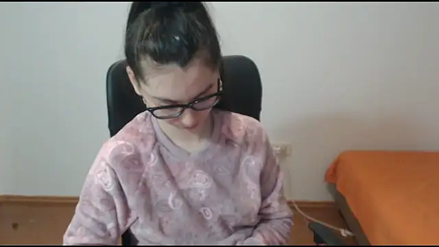 CuteJollie4U online show from 02.04.25