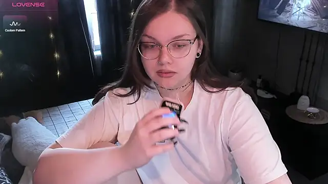 EvaBae online show from 12.05.24