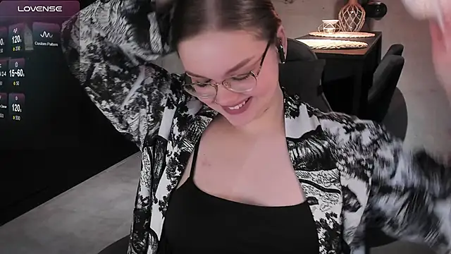 EvaBae online show from 01.24.25