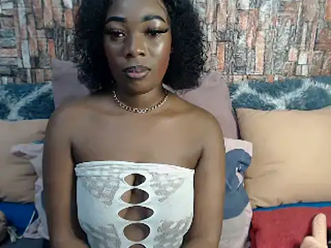 Snapshot of Foxy_African chatting on 01.25.25 Foxy African online show from 01.25.25
