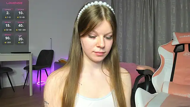 Snapshot of _eva_queen chatting on 12.13.24 eva queen online show from 12.13.24
