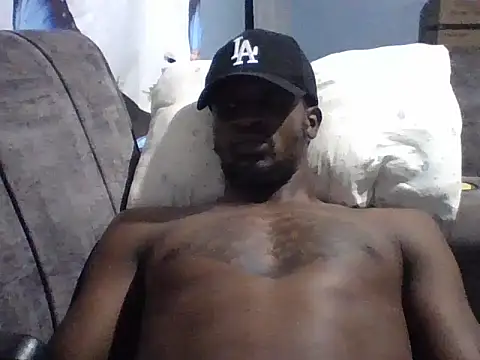 Snapshot of Tonedom chatting on 10.14.25 Tonedom online show from 10.14.25