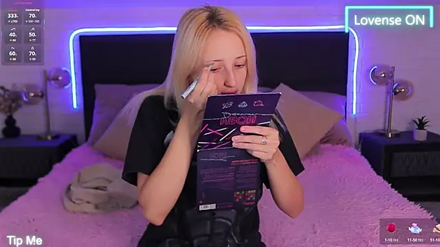 Selena Lily online show from 09.19.25