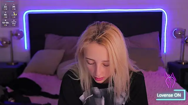 Selena Lily online show from 09.20.25