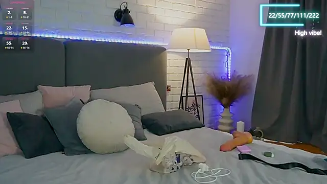 Selena Lily online show from 09.29.25