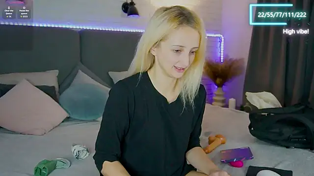 Selena Lily online show from 10.08.25