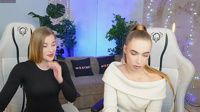Snapshot of Linda054 chatting on 12.17.24 Linda054 online show from 12.17.24