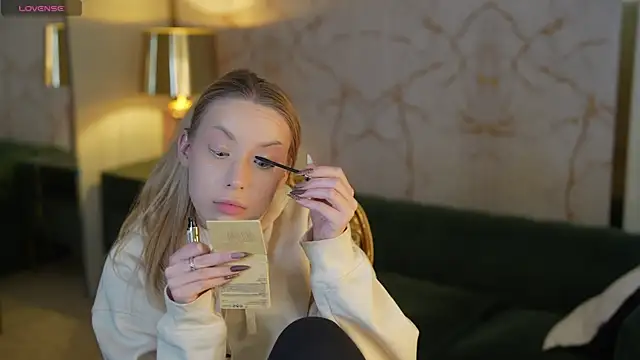 Linda054 online show from 09.30.25