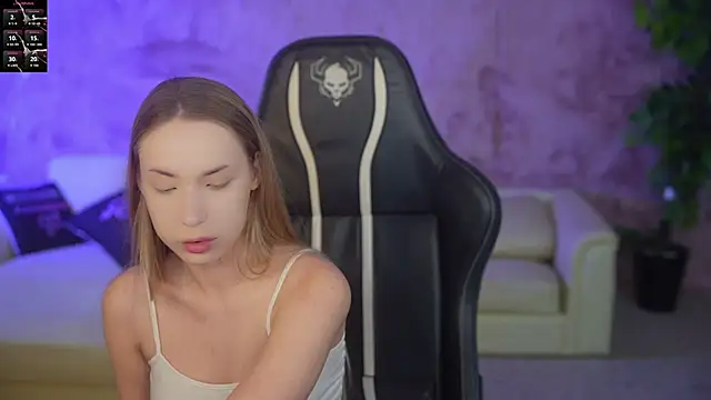 Linda054 online show from 10.20.25