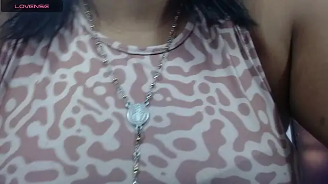 Snapshot of ozuna_sex chatting on 02.10.25 ozuna sex online show from 02.10.25