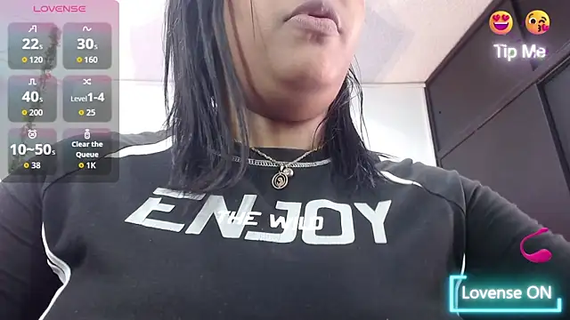 Snapshot of ozuna_sex chatting on 10.21.25 ozuna sex online show from 10.21.25