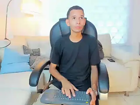 tonny 23cm  online show from 10.02.25