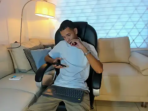 tonny 23cm  online show from 10.03.25