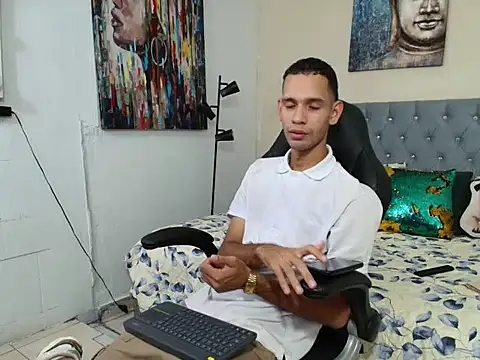 tonny 23cm  online show from 10.21.25