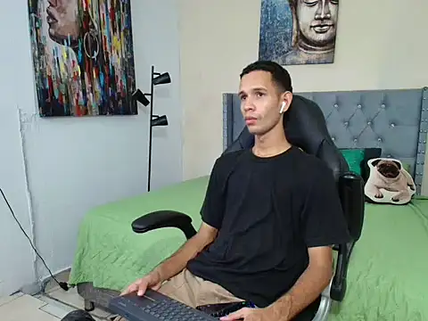 tonny 23cm  online show from 10.30.25