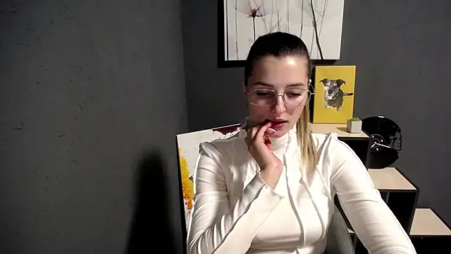 lady olivia  online show from 10.06.25