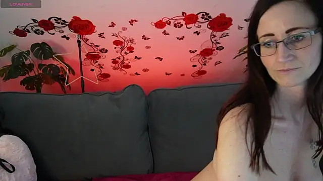 NadjaNeah online show from 02.21.25
