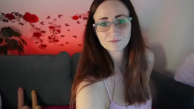 NadjaNeah online show from 09.17.25