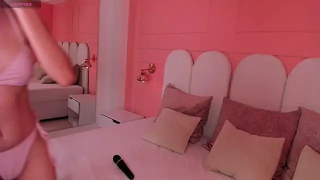 emilly williams  online show from 12.04.24