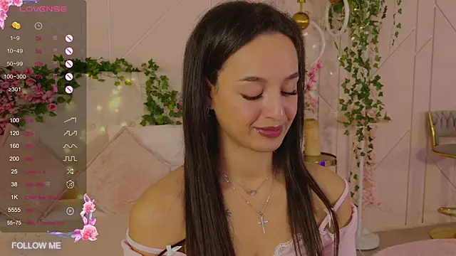 Snapshot of Lolly_Neal chatting on 10.06.25 Lolly Neal online show from 10.06.25