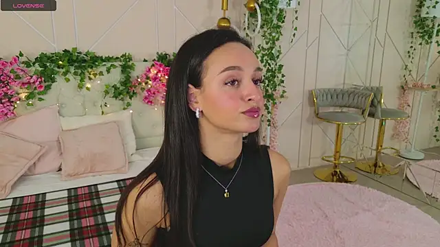 Snapshot of Lolly_Neal chatting on 10.10.25 Lolly Neal online show from 10.10.25