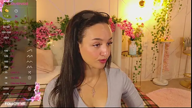 Snapshot of Lolly_Neal chatting on 10.14.25 Lolly Neal online show from 10.14.25