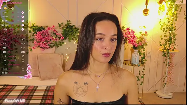 Snapshot of Lolly_Neal chatting on 10.16.25 Lolly Neal online show from 10.16.25